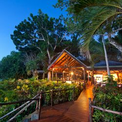 Savasi Island Resort - Dining & Bar